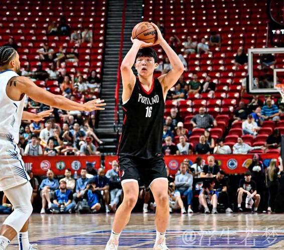 杨瀚森首次NBA先发出战 开拓者负于灰熊 杨瀚森首次NBA先发出战 开拓者负于灰熊